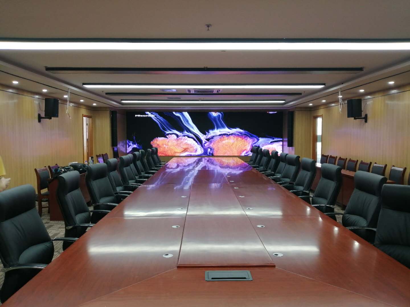 濰坊某事業(yè)單位音、視頻會議集成項目完工，會議辦公、音響系統(tǒng)、1.2小間距顯示系統(tǒng)完美融合